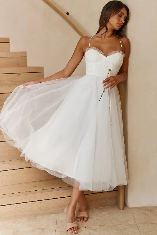 Smitten Sweetheart Neckline Chiffon Midi Dress White Fashionable High-Neck Midi Dress