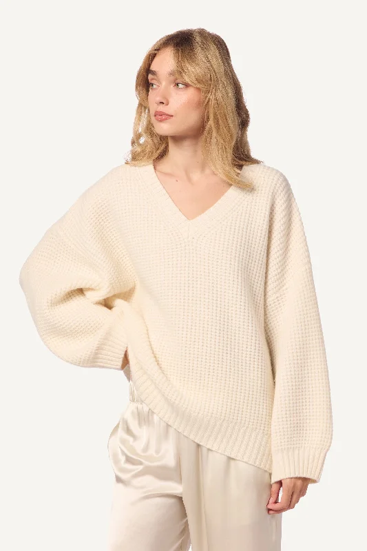 LINDEN SLOUCHY V-NECK RIBBED CASHMERE SWEATER | GARDENIA Ribbed Striped Patterned