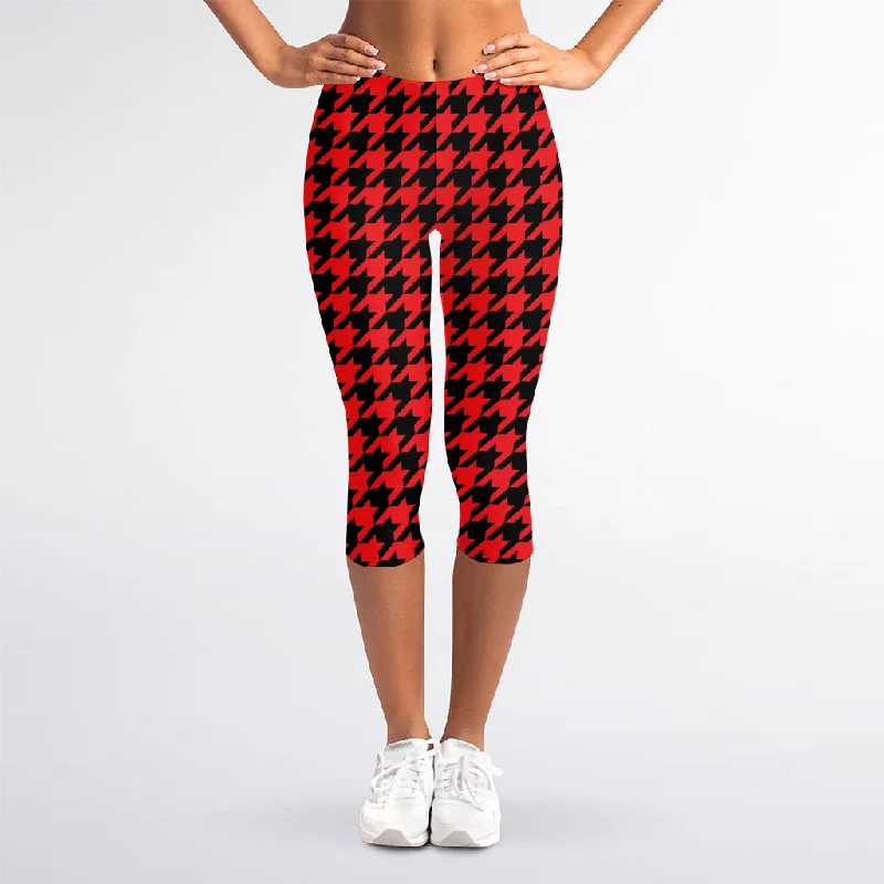 Red And Black Houndstooth Pattern Print Women's Capri Leggings Trendy Foil Finish Leggings