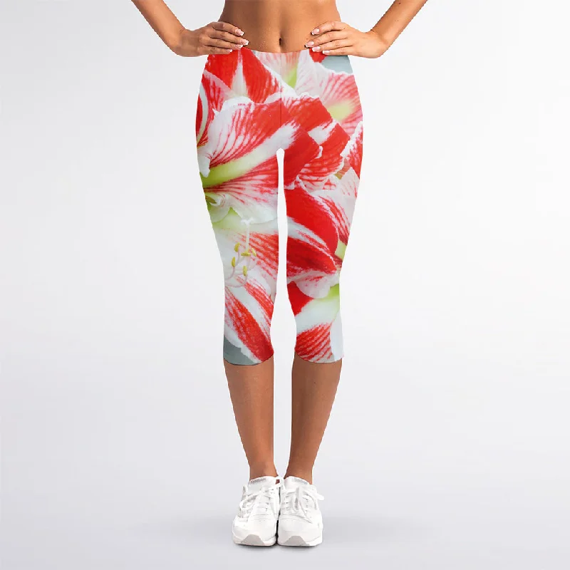 Red And White Amaryllis Print Women's Capri Leggings Stylish Yoga Leggings