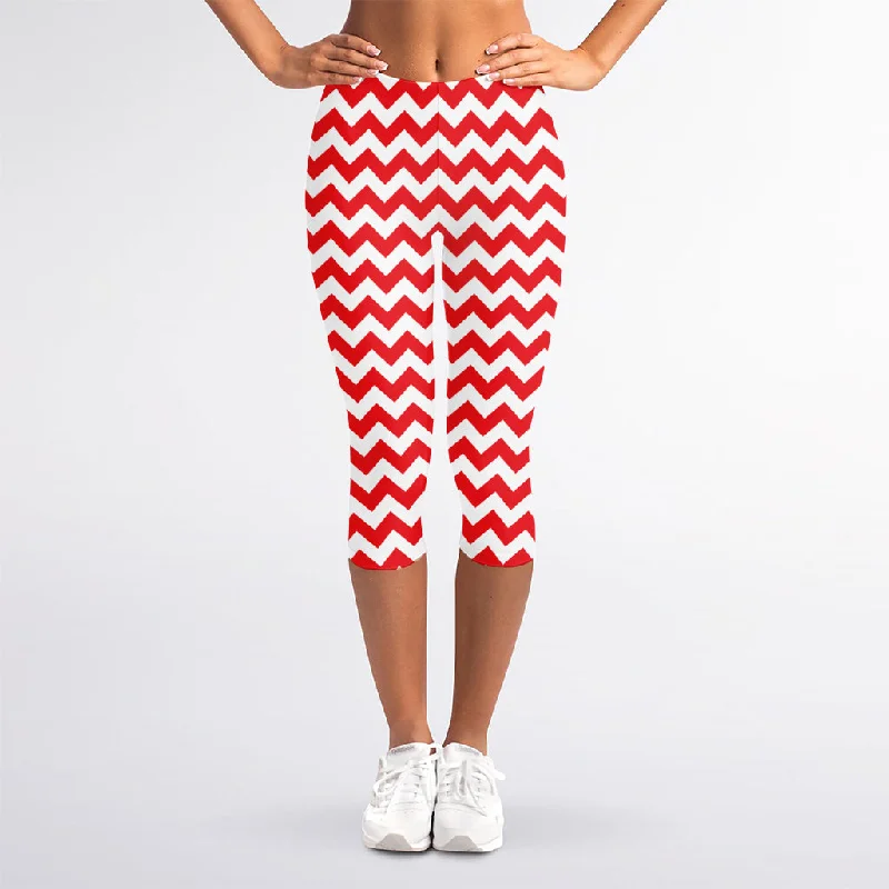 Red And White Chevron Pattern Print Women's Capri Leggings Cozy Mid-Rise Workout Leggings