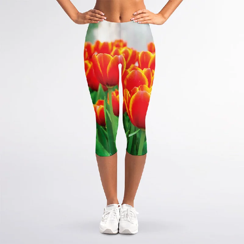 Red And Yellow Tulip Print Women's Capri Leggings Trendy High-Waist Tummy Control Leggings