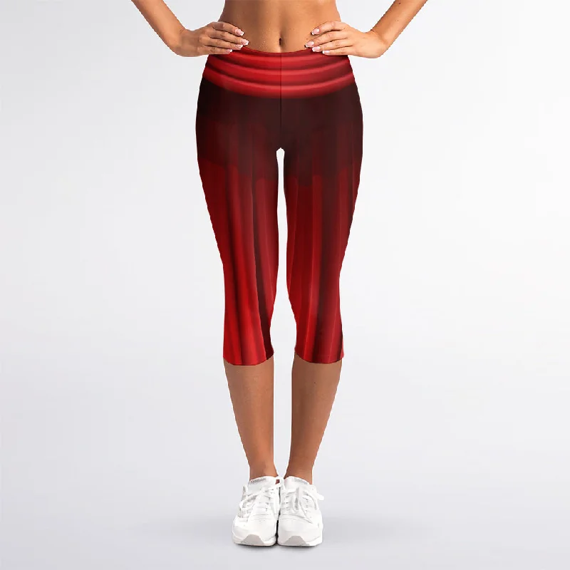 Red Curtain Theater Print Women's Capri Leggings Fashionable Minimal Active Leggings