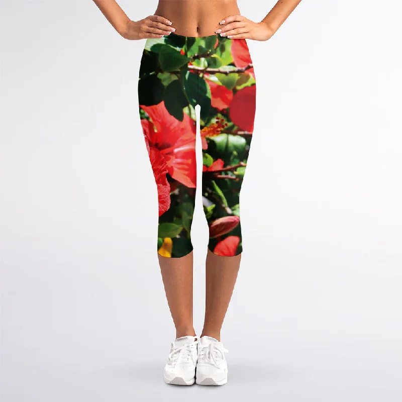 Red Hibiscus Flowers Print Women's Capri Leggings Comfortable Classic Yoga Leggings