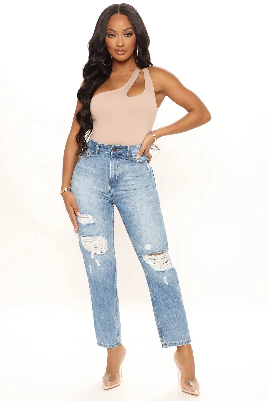 Into The Deep Mom Jeans - Medium Blue Wash Fashionable Relaxed Fit Denim